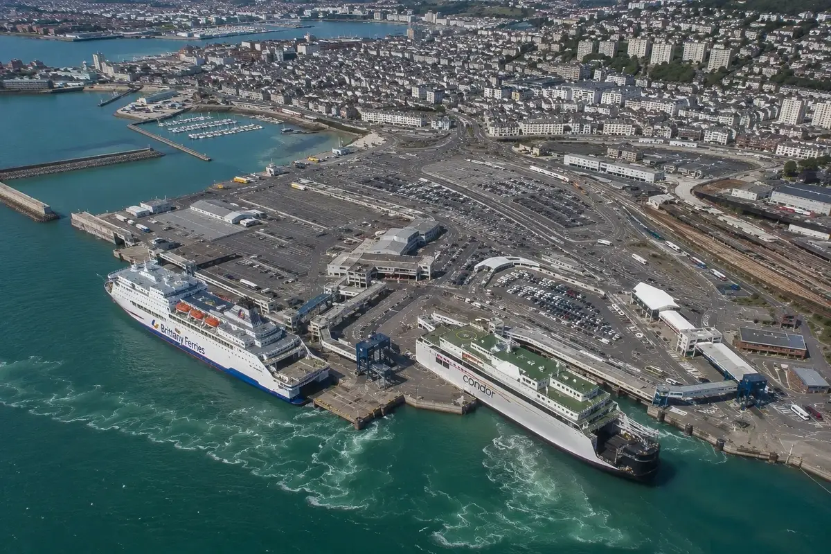 Prom pasażerski i podróż morska: Poole – Cherbourg